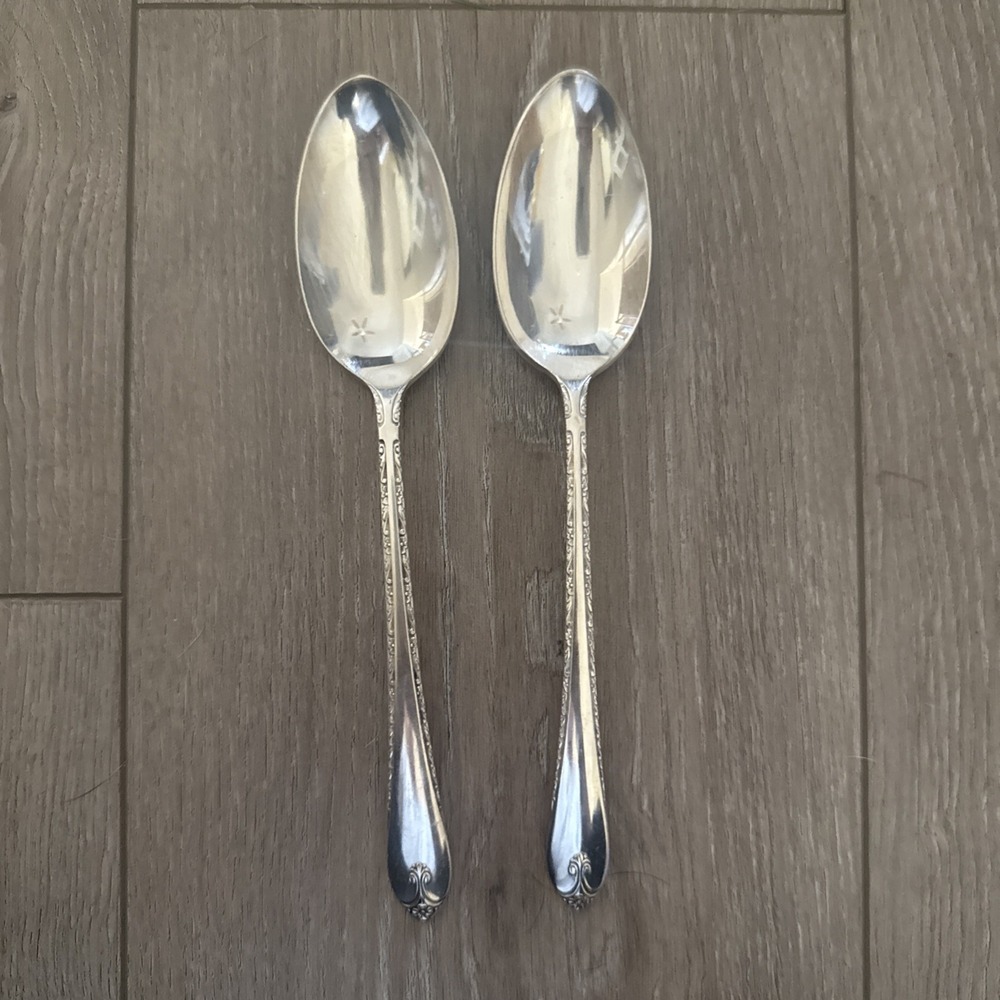 Set of 2 8.25" Serving Spoons‎ Silverplate Rogers & Son IS EXQUISITE